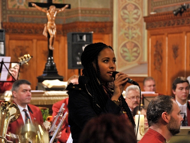 1_12_Mary_Summer_singt_beim_Kirchenkonzert_MVU2013_a41803cb