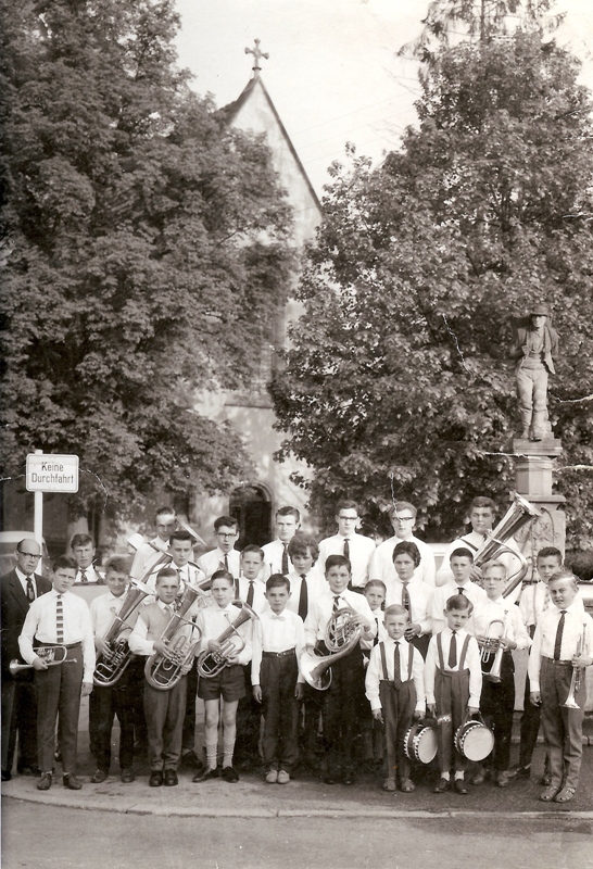60-jähriges Jubiläum 1963 - Jugendkapelle mit Dirigent Pfeiffer